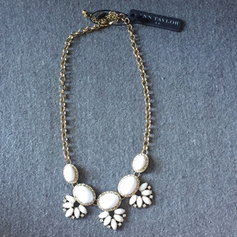 Chunky Floral Necklace - Picture 2 of 3